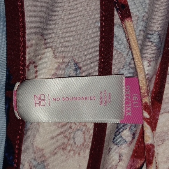 No Boundaries Women's blouse - Picture 4 of 4